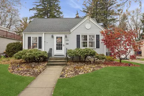 570 Morgan St, Elgin, IL 60123