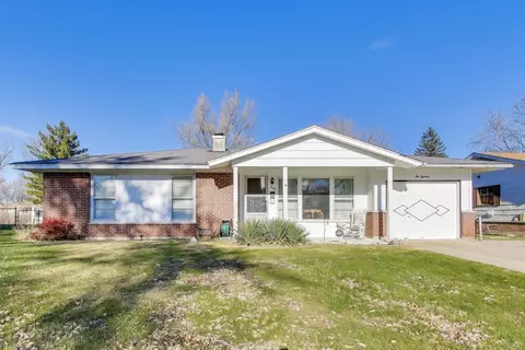 218 Greenbriar St, Elk Grove Village, IL 60007