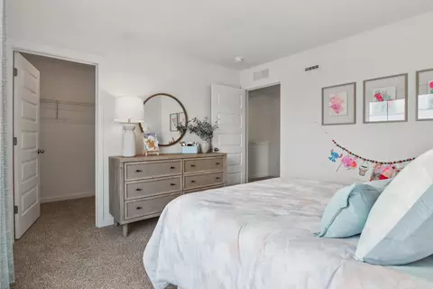 Bedroom - 1263 Wildflower Ln, Bartlett, IL 60103 photo 6 of 8