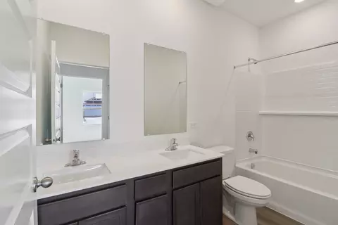 Bath - 1128 Bluebell Ln, Bartlett, IL 60103 photo 1 of 3