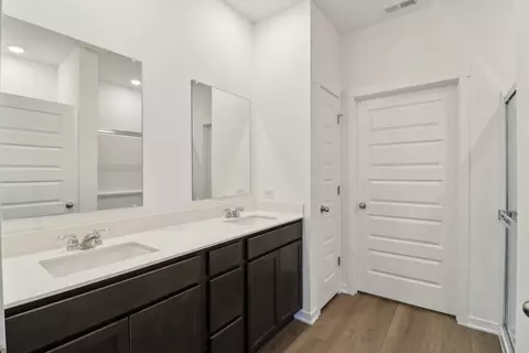 Entry Way - 1128 Bluebell Ln, Bartlett, IL 60103 photo 4 of 5