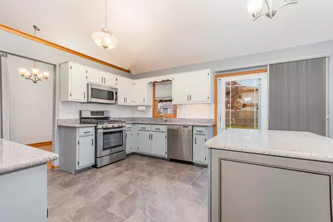 16517 Spangler Rd, Plainfield, IL 60586 photo 4