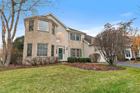 2 Margate Ct, Lake In The Hills, IL 60156