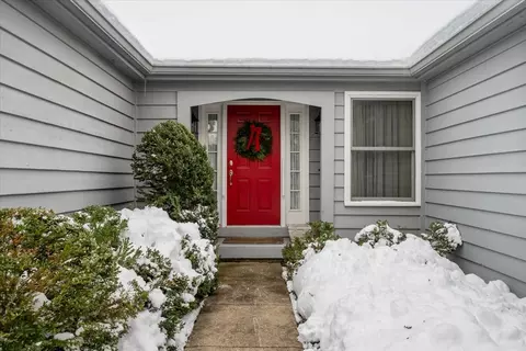 207 E North Ave, Lake Bluff, IL 60044