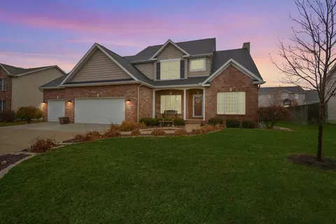 10 Deerfield Ct, Bloomington, IL 61705