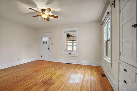 Living - 602 Sheridan St, Chenoa, IL 61726 photo 2 of 8