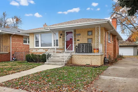 2832 W 100th Pl, Evergreen Park, IL 60805