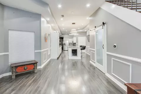 Entry Way - 4049 S Indiana Ave, Chicago, IL 60653 photo 3 of 3