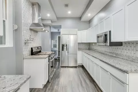 Kitchen - 4049 S Indiana Ave, Chicago, IL 60653 photo 4 of 5