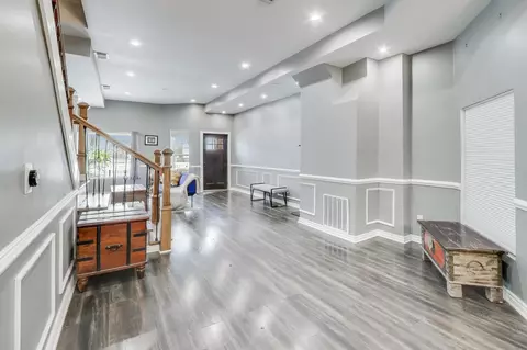 Entry Way - 4049 S Indiana Ave, Chicago, IL 60653 photo 2 of 3