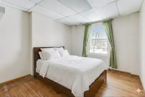 Bedroom - 4049 S Indiana Ave, Chicago, IL 60653 photo 3 of 4