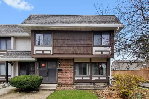 5500 Montibello Dr, Hanover Park, IL 60133