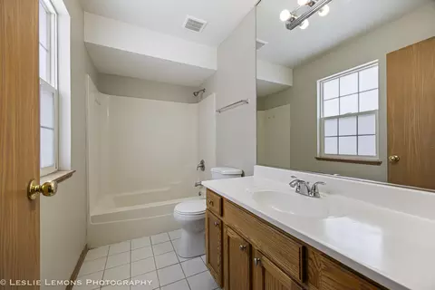 Bath - 4798 W Lilac Ave, Monee, IL 60449 photo 2 of 3