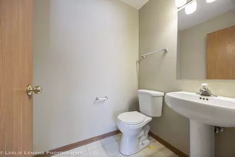 Bath - 4798 W Lilac Ave, Monee, IL 60449 photo 1 of 3