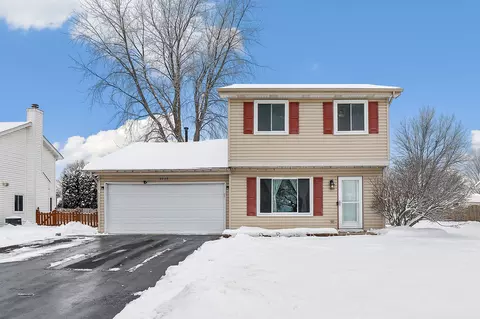 2730 Dorothy Dr, Aurora, IL 60504