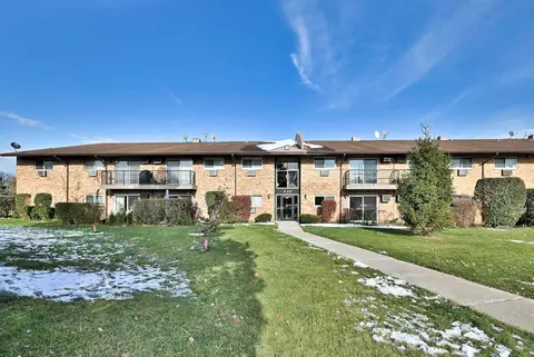 836 E Old Willow Rd E #211, Prospect Heights, IL 60070