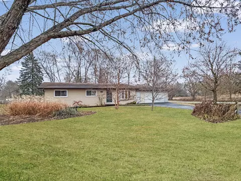 2003 Eagle Dr, Freeport, IL 61032