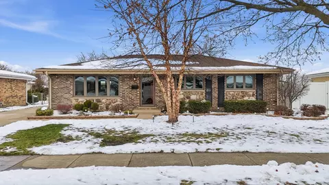 581 Victoria Ln, Wood Dale, IL 60191