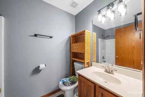 Bath - 1905 Chestnut Grove Dr, Plainfield, IL 60586 photo 3 of 3
