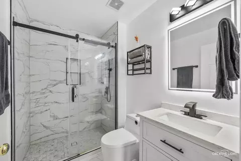 Bath - 1905 Chestnut Grove Dr, Plainfield, IL 60586 photo 2 of 3