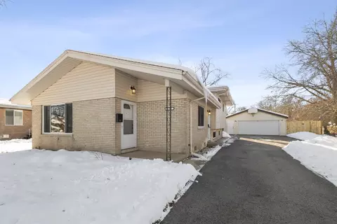 16380 Terry Ln, Oak Forest, IL 60452
