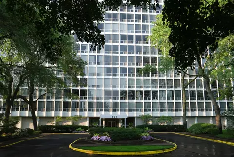 601 E 32nd St #400, Chicago, IL 60616