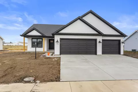 513 Patterson Dr, Fisher, IL 61843