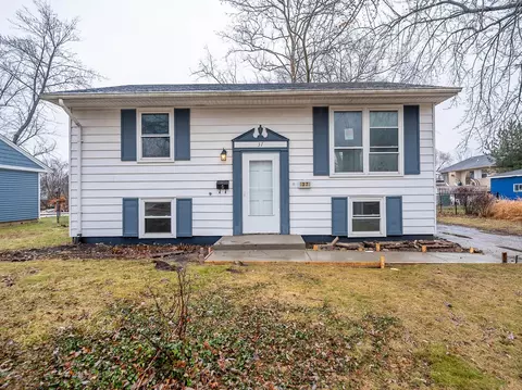 37 N Cedar Ln, Glenwood, IL 60425