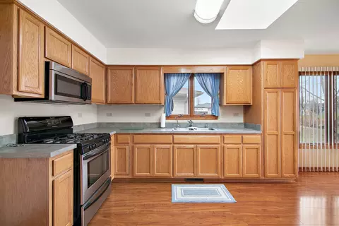 6910 Manchester Dr, Plainfield, IL 60586 photo 9