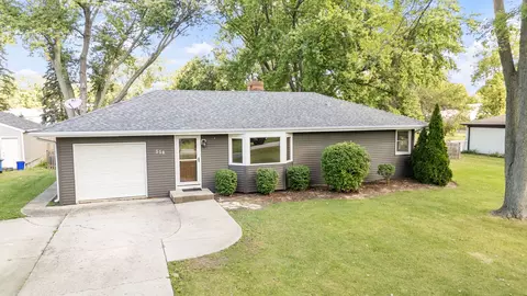28 W556 Forestview Ave, Warrenville, IL 60555