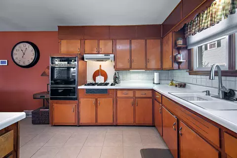 Kitchen - 460 S Winfield Ave, Kankakee, IL 60901 photo 2 of 3
