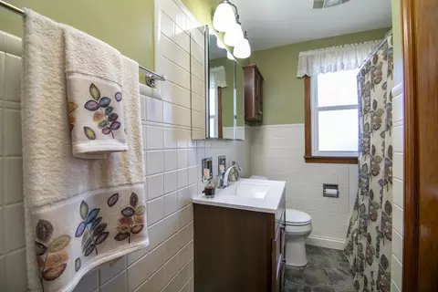 Bath - 460 S Winfield Ave, Kankakee, IL 60901 photo 1 of 1