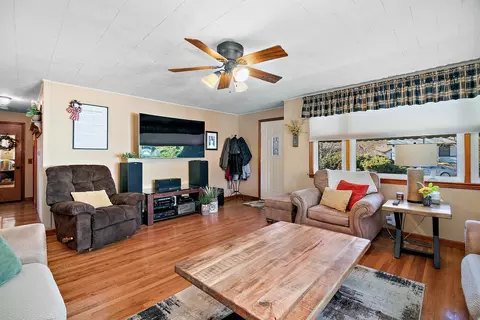 Living - 460 S Winfield Ave, Kankakee, IL 60901 photo 3 of 3