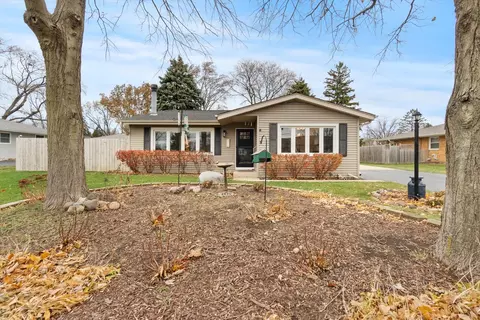 572 Maple Ave, Lisle, IL 60532