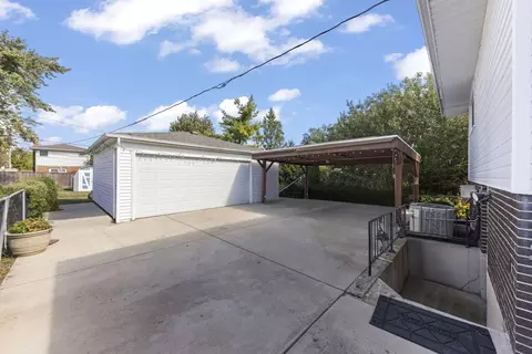 Exterior - 5628 W Hawthorne Ave, Berkeley, IL 60163 photo 3 of 4