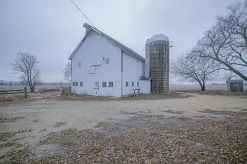 Exterior - 2610 S Klinger Rd, Pecatonica, IL 61063 photo 9 of 10