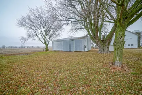 Exterior - 2610 S Klinger Rd, Pecatonica, IL 61063 photo 2 of 10