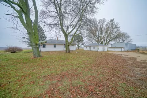 Exterior - 2610 S Klinger Rd, Pecatonica, IL 61063 photo 3 of 10