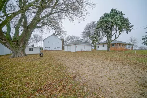 Exterior - 2610 S Klinger Rd, Pecatonica, IL 61063 photo 6 of 10