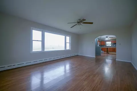 Living - 2610 S Klinger Rd, Pecatonica, IL 61063 photo 2 of 5