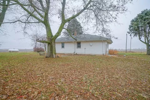 Exterior - 2610 S Klinger Rd, Pecatonica, IL 61063 photo 5 of 10