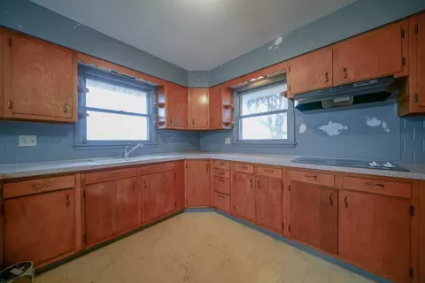 Kitchen - 2610 S Klinger Rd, Pecatonica, IL 61063 photo 2 of 3