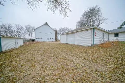 Exterior - 2610 S Klinger Rd, Pecatonica, IL 61063 photo 4 of 10
