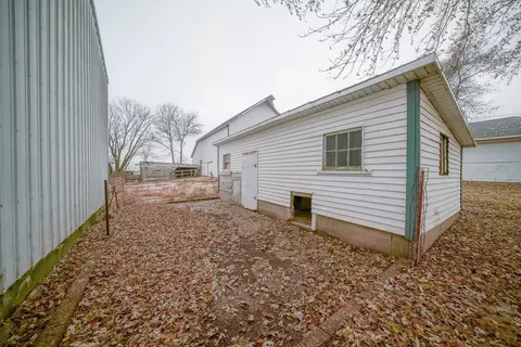 Exterior - 2610 S Klinger Rd, Pecatonica, IL 61063 photo 7 of 10