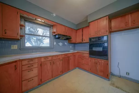 Kitchen - 2610 S Klinger Rd, Pecatonica, IL 61063 photo 3 of 3