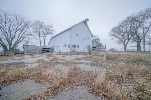 Exterior - 2610 S Klinger Rd, Pecatonica, IL 61063 photo 8 of 10