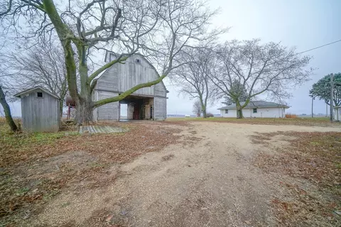 Exterior - 2610 S Klinger Rd, Pecatonica, IL 61063 photo 10 of 10
