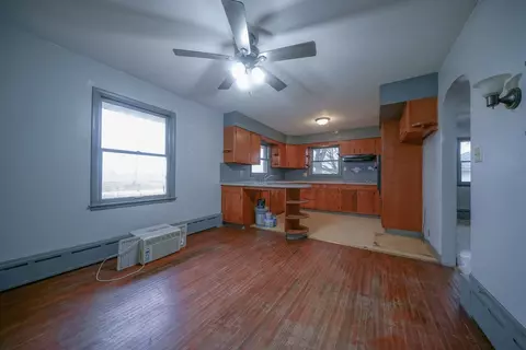 Living - 2610 S Klinger Rd, Pecatonica, IL 61063 photo 4 of 5