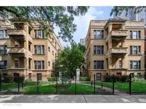 726 W Sheridan Rd #1N, Chicago, IL 60613
