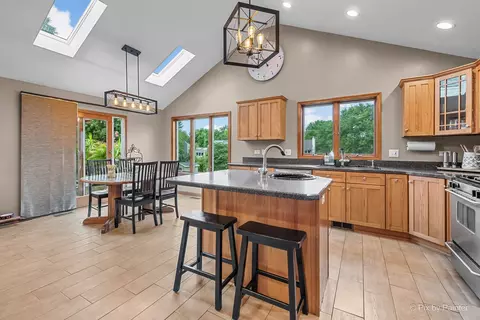 1210 Brandywine Cir, Algonquin, IL 60102 photo 11
